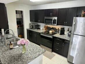 Building Photo - 10360 SW 150th Ct