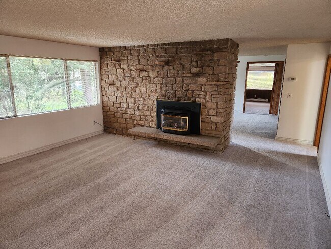 Foto del edificio - 17923 Sunset Rd