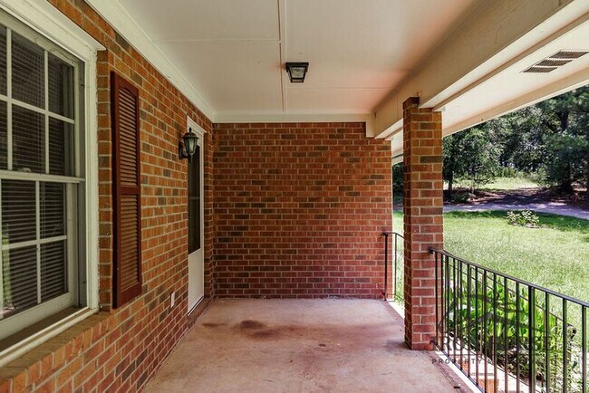 Foto del edificio - 8671 Macon Hwy