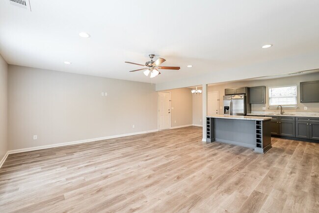 Foto del edificio - 6662 Wildwood Ct