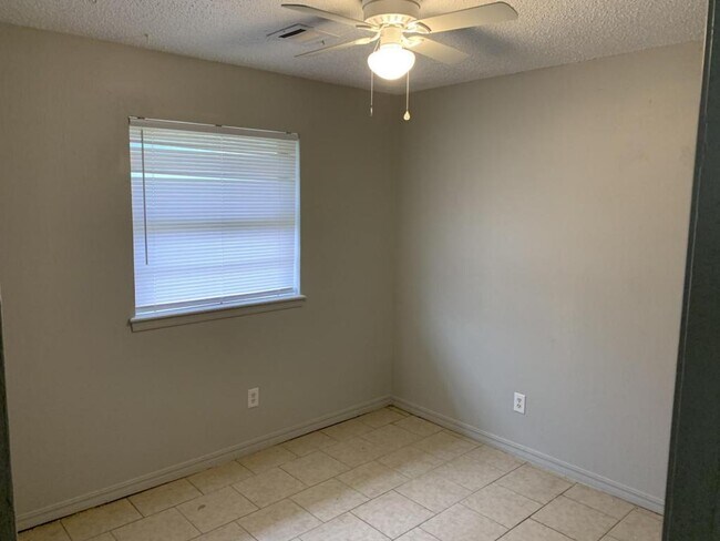 Building Photo - 2608 SE 45th