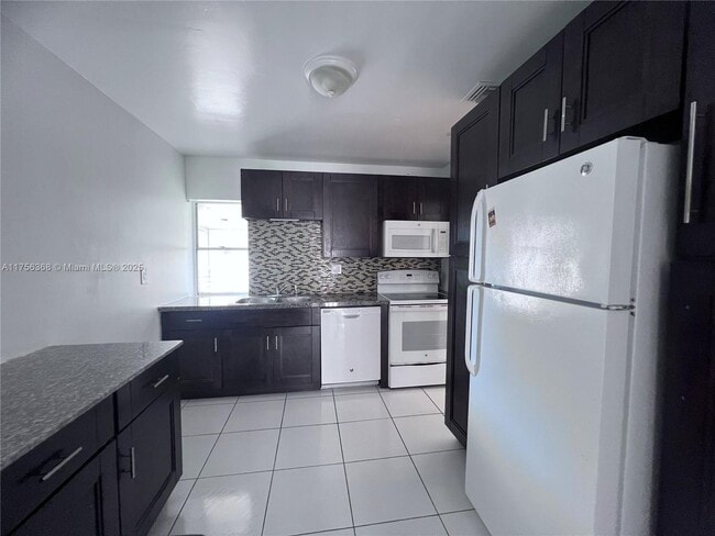 Building Photo - 2430 SW 81st Ave
