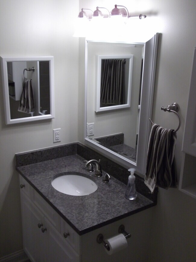 Bathroom - 1397 Broadview Ave