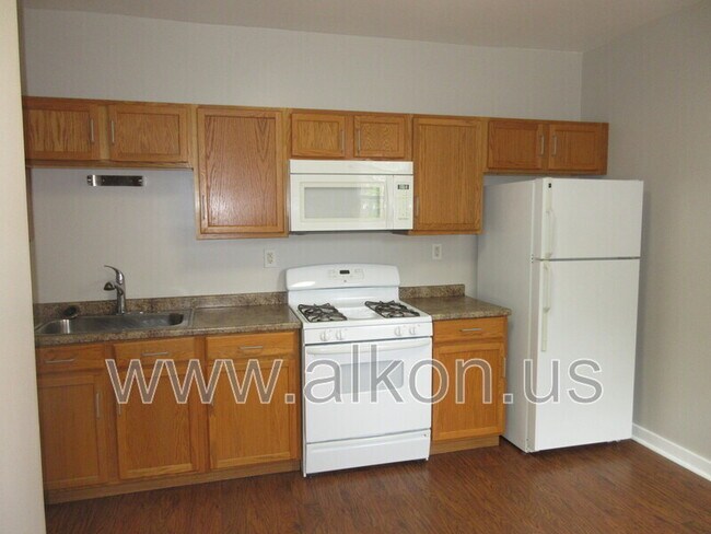 Building Photo - 620 Loretta St