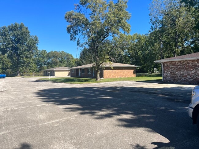 Building Photo - 1203 W Centre St