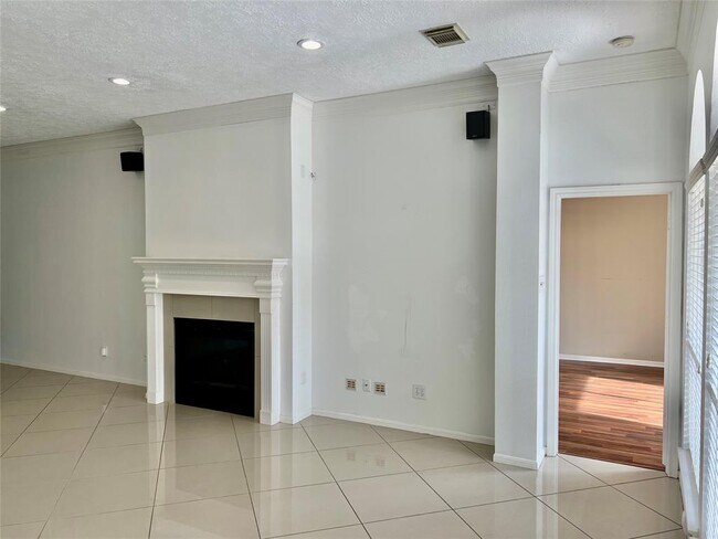 Foto del edificio - 3406 Honey Creek Dr