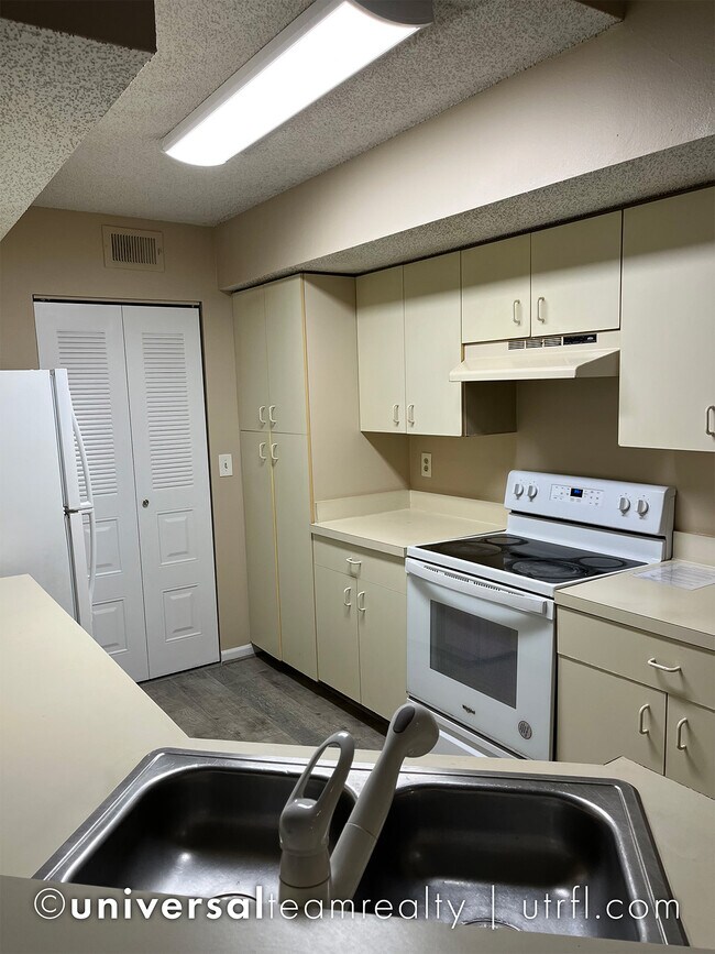 Building Photo - 13605 Eagle Ridge Dr