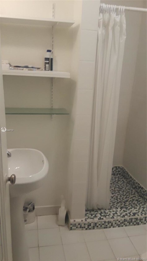 Building Photo - 1908 N Ocean Dr