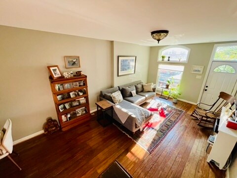 Sala de estar - 1er piso - 525 S Luzerne Ave