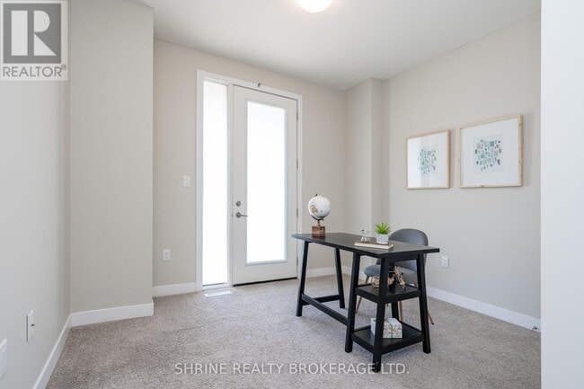 Building Photo - 925 Sarnia Rd