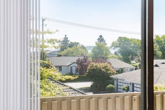 Building Photo - 2433 Malaview Avenue