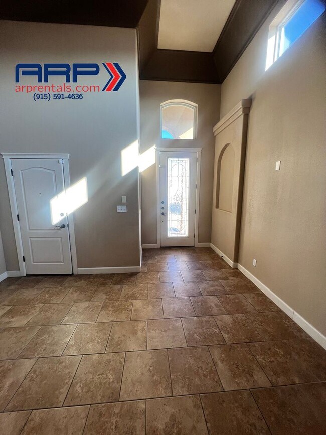 Foto del edificio - Beautiful East Side Home in a Gated Community