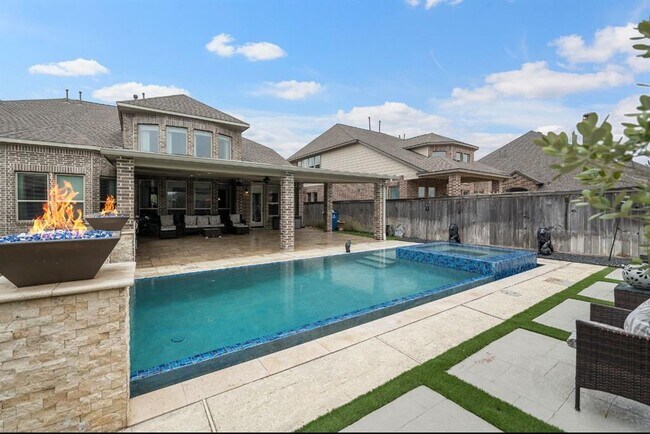 Building Photo - 16202 Coyote Run Ln