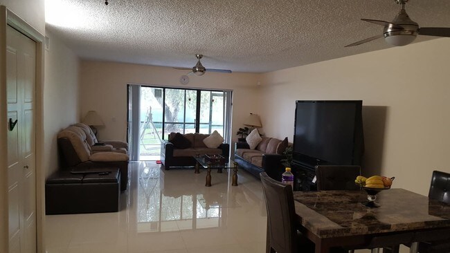 Living Roon - 16491 Blatt Blvd
