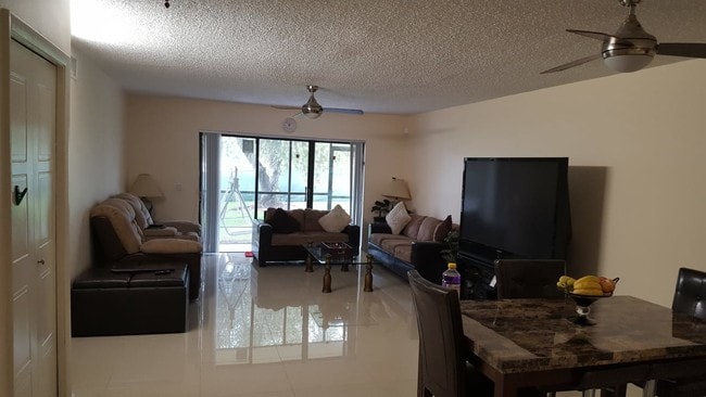 Living Roon - 16491 Blatt Blvd