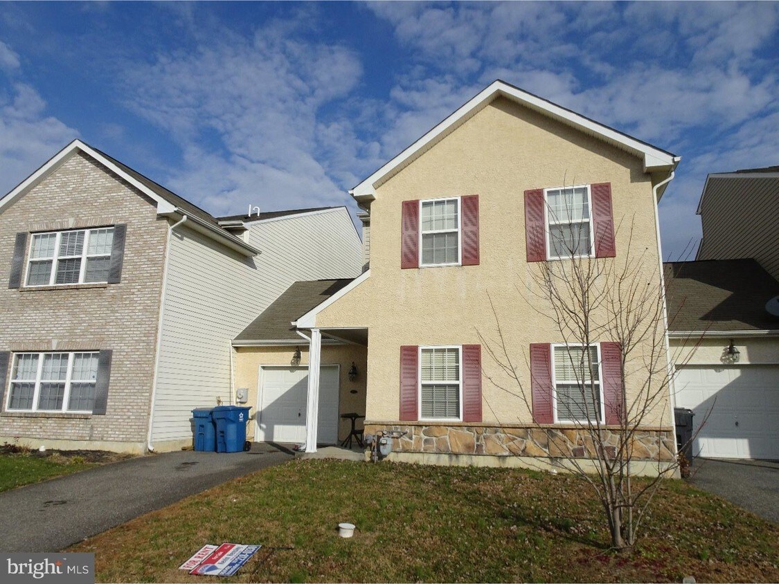 Primary Photo - 204 Camerton Ln