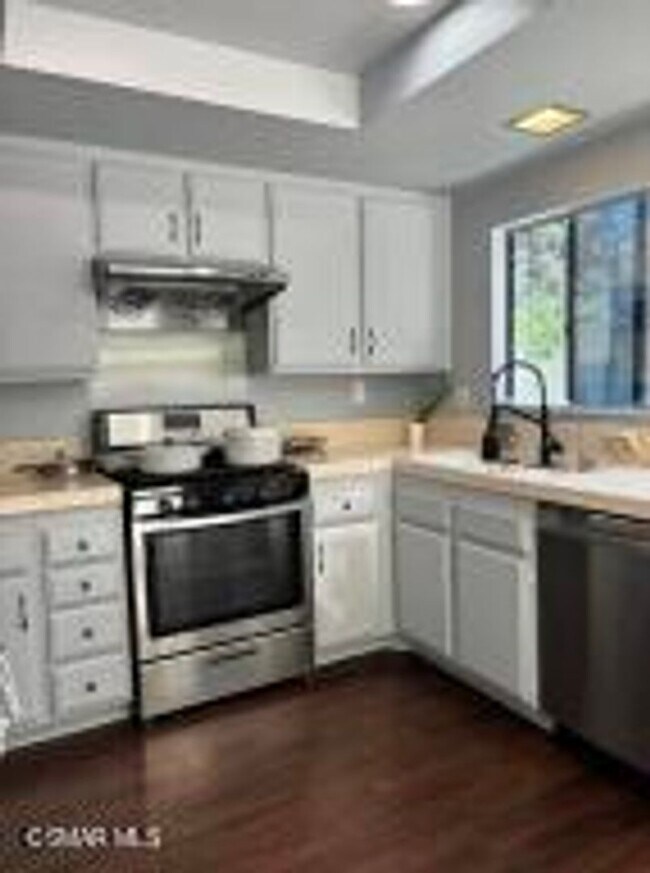 Building Photo - This is a lovely 2 bedroom, 1 1/2 bathroom...
