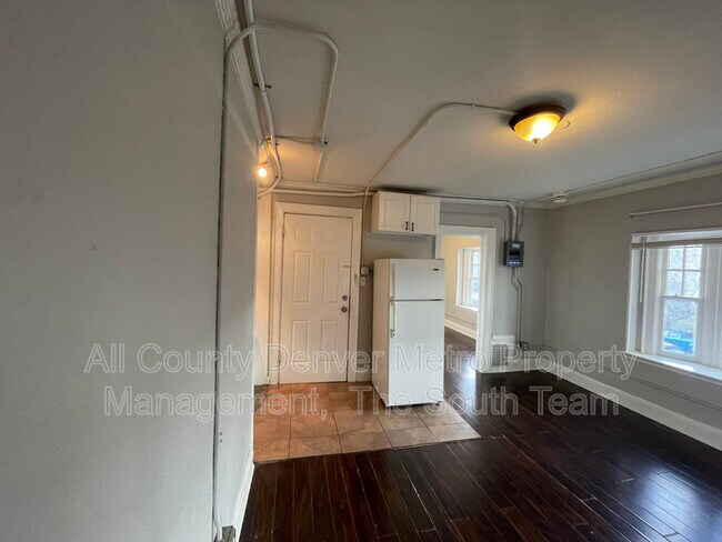 Building Photo - 1215 E 14th Ave