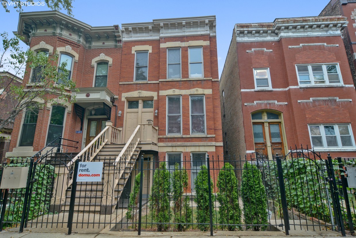 Primary Photo - 1419 N Wicker Park Ave