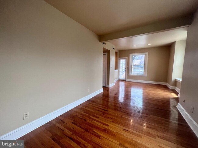 Foto del edificio - 1303 W 13th St