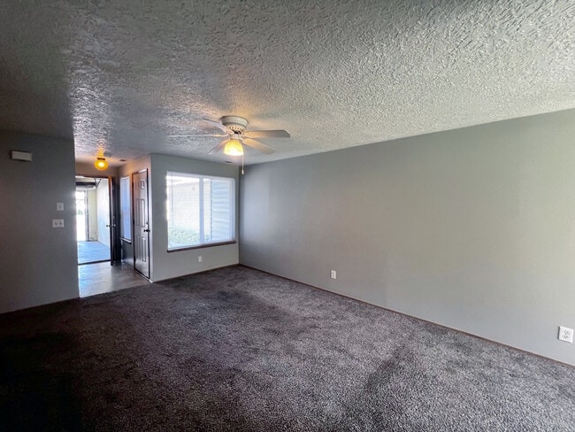 Building Photo - 4000 NE 109th Ave