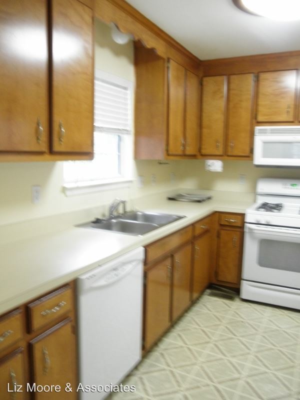 Building Photo - 3 br, 2.5 bath House - 108 Catawba Court