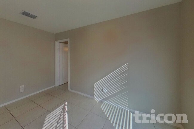Building Photo - 2602 Vavra Ln