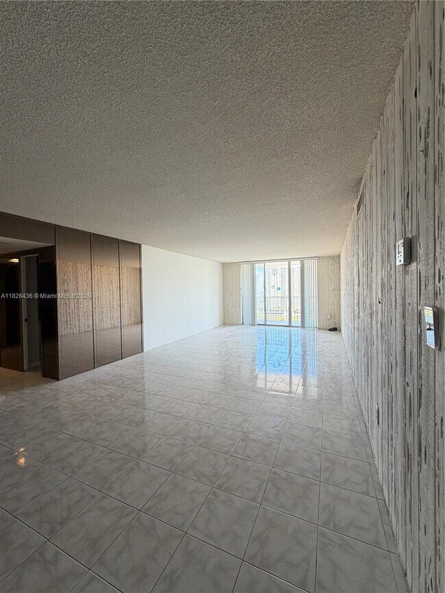 Foto del edificio - 2851 NE 183rd St