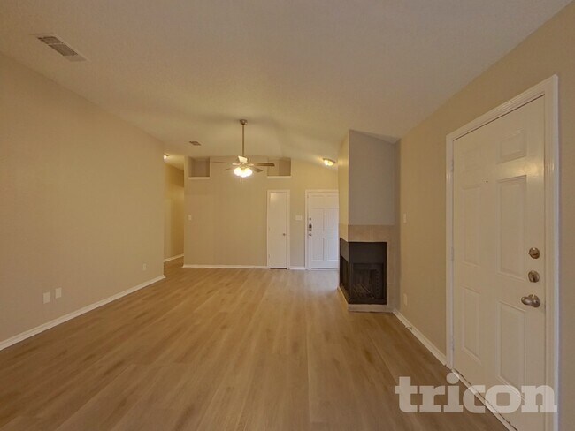 Foto del edificio - 3086 Rustlewind Ln