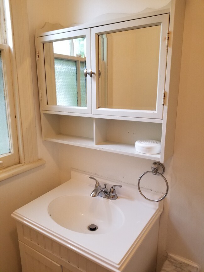 218 Spruce St, Albany, NY 12210 Apartments in Albany, NY