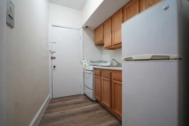 Building Photo - 33 Lancaster Terrace