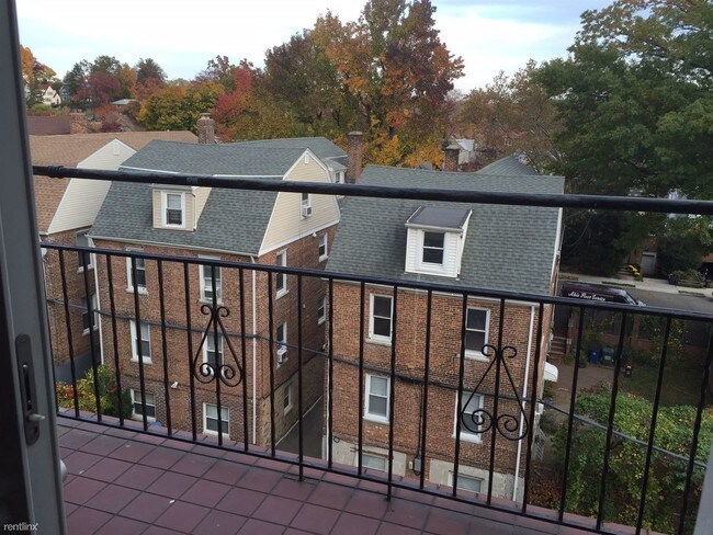 Building Photo - 6031 Riverdale Ave