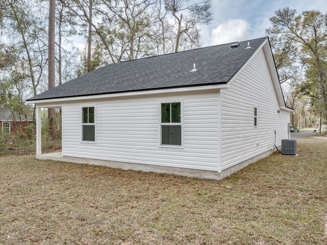 Building Photo - COMING SOON – 3 Bed, 2 Bath for $1650/Month!