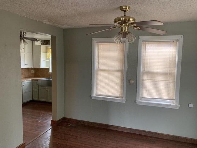 Building Photo - 1909 E Randolph Ave