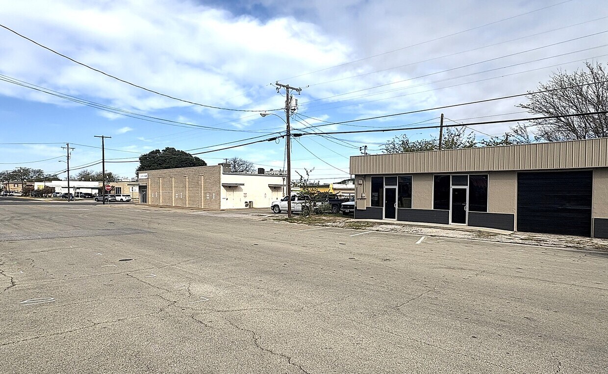 Foto del edificio - 112 W Avenue E