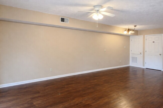 Sala de estar - 627 S Montgomery St