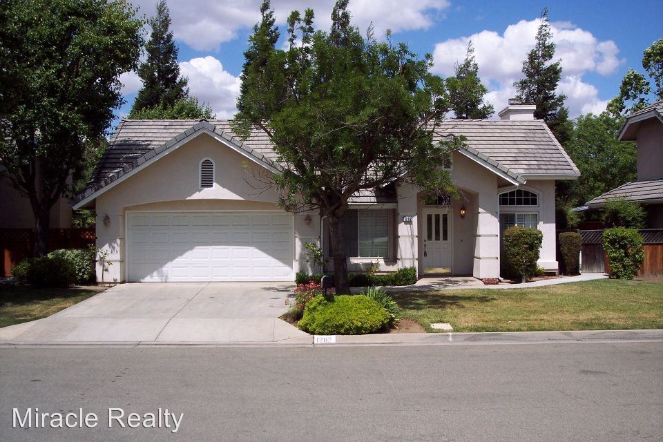 1282 E Le Parc Dr, Fresno, CA 93720 House Rental in Fresno, CA