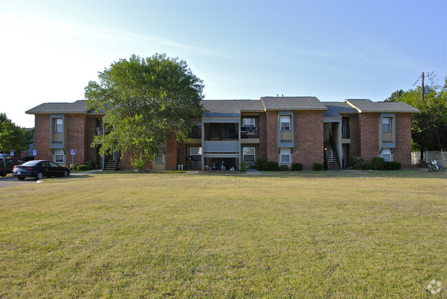 Building Photo - Granbury Heights Apartments