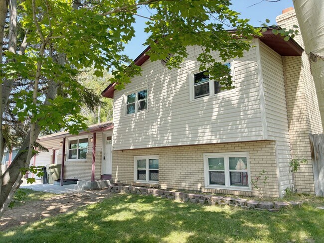 Building Photo - Spacious 5 Bed, 2 Bath Home for Rent in Idaho Falls!