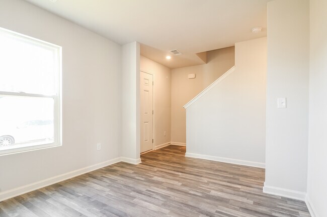 Building Photo - 681 Tacoma Trl