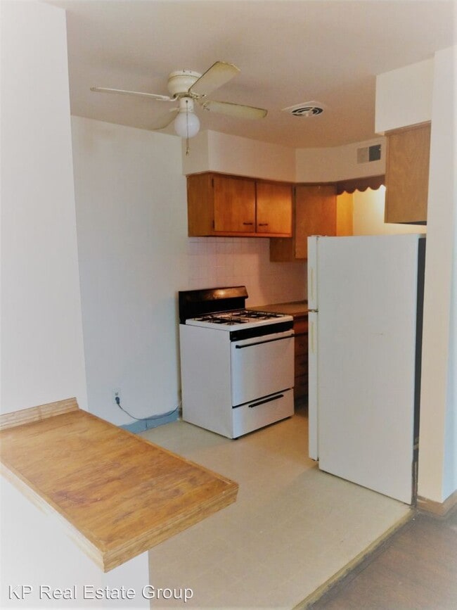 Building Photo - 1 br, 1 bath Apartment - 5827 N Meadows Blvd
