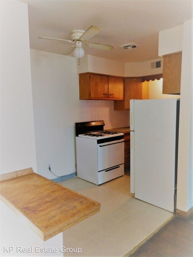 Foto del edificio - 1 br, 1 bath Apartment - 5827 N Meadows Blvd