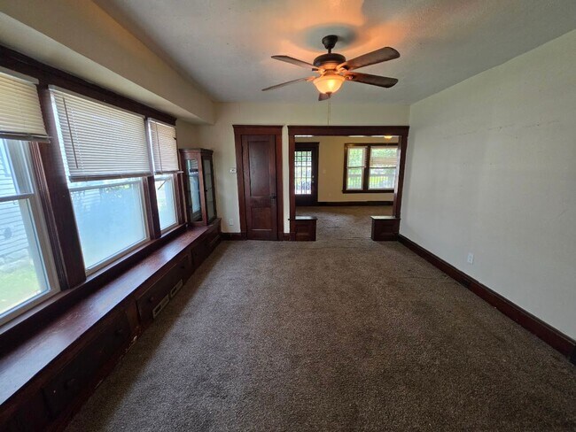 Foto del edificio - 4100 Mapledale Ave
