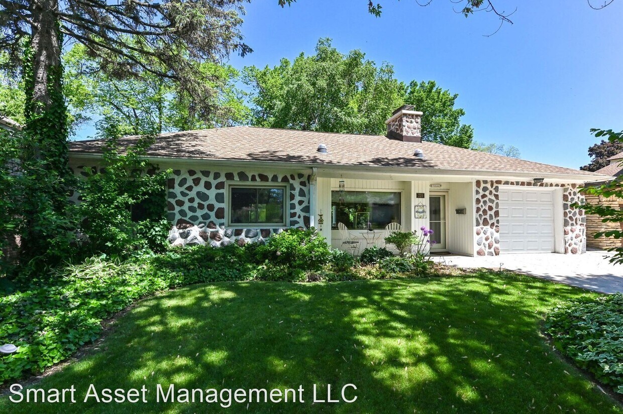 Foto principal - 3 br, 2 bath House - 720 W Rock Pl