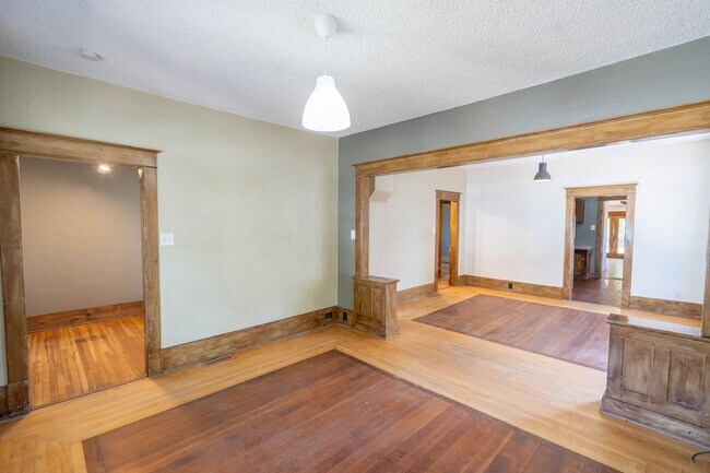 Building Photo - Single-Level 3 Bed / 2 Bath in Ogden — 1907 Charm Near Historic 25th Street