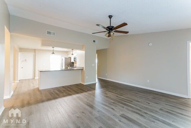 Building Photo - 14013 Fullerton Dr