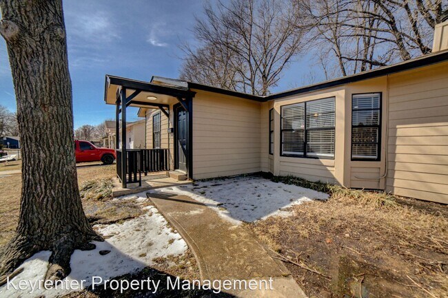 Building Photo - 3 br, 1 bath House - 2120 S Main St