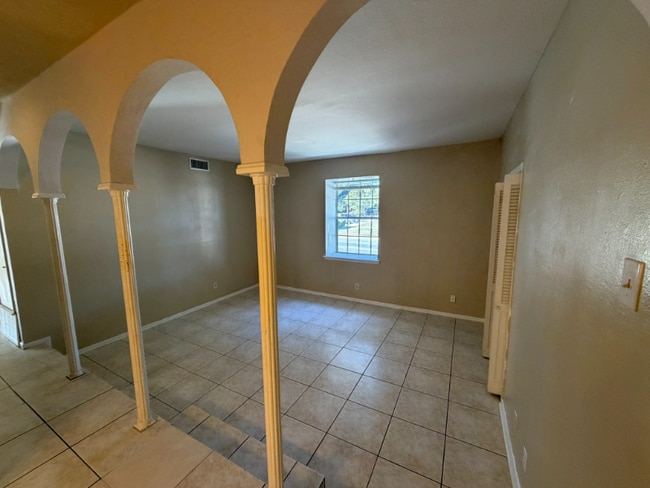 Photo - 170 De Chantle Rd Apartment