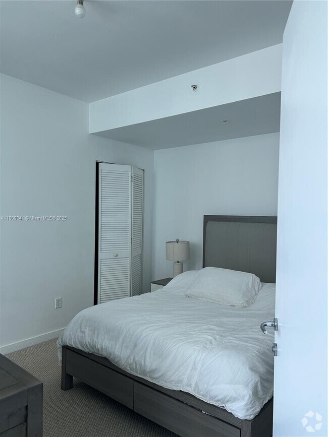 Building Photo - 300 S Biscayne Blvd