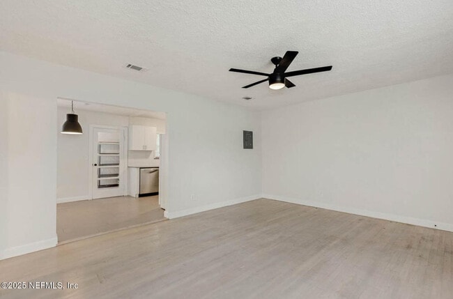 Foto del edificio - 5319 Attleboro St